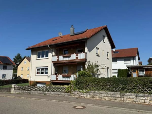 Immobilie in Ottenbach - Freistehendes Zweifamilienhaus mit großzügigem Garten in Ortsrandlage! - Bild 0