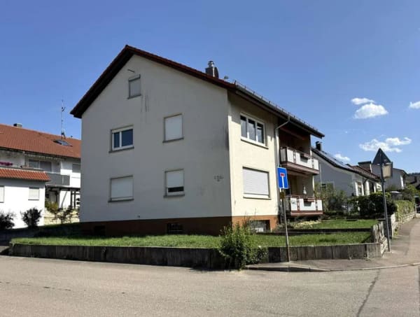 Immobilie in Ottenbach - Freistehendes Zweifamilienhaus mit großzügigem Garten in Ortsrandlage! - Bild 1