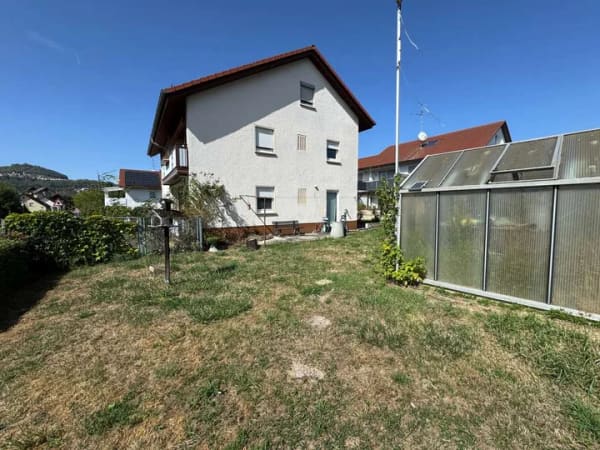 Immobilie in Ottenbach - Freistehendes Zweifamilienhaus mit großzügigem Garten in Ortsrandlage! - Bild 3
