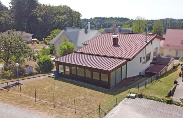 Immobilie in Fahrenbach - *** Zweifamilienhaus mit PV-Anlage & herrlicher Aussicht in Waldrandlage  *** - Bild 2