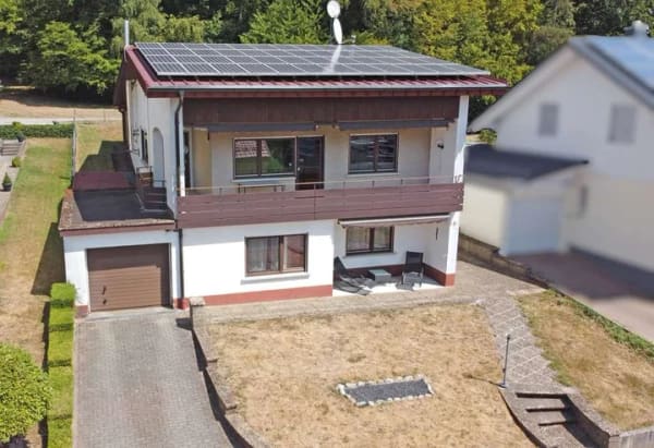 Immobilie in Fahrenbach - *** Zweifamilienhaus mit PV-Anlage & herrlicher Aussicht in Waldrandlage  *** - Bild 4