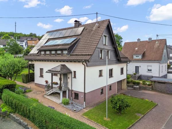 Immobilie in Wenden - Ein Zuhause mit viel Platz für Familie, Generationen und Zukunft! - Bild 0