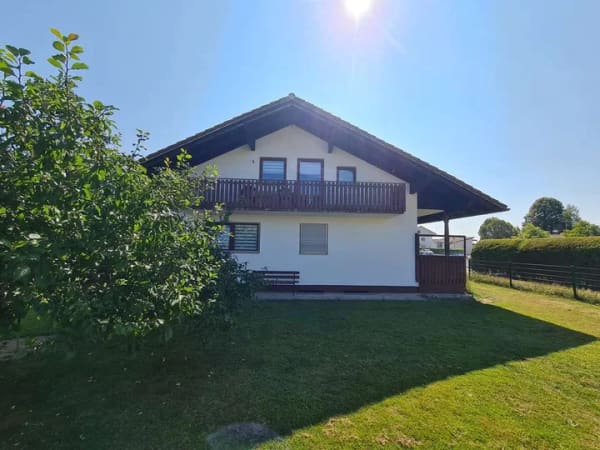 Immobilie in Spiegelau - Tolles Wohnhaus mit schönem Garten! Wohn(t)raum für Familien oder clevere
Kapitalanlage oder beides - Bild 0