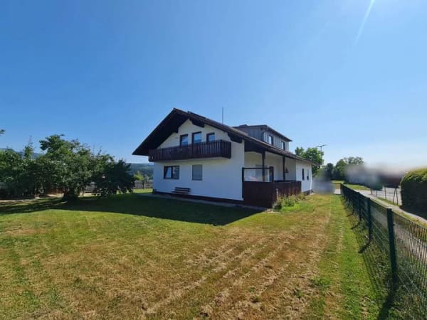 Immobilie in Spiegelau - Tolles Wohnhaus mit schönem Garten! Wohn(t)raum für Familien oder clevere
Kapitalanlage oder beides - Bild 1