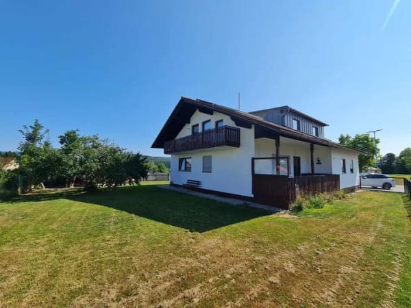 Immobilie in Spiegelau - Tolles Wohnhaus mit schönem Garten! Wohn(t)raum für Familien oder clevere
Kapitalanlage oder beides - Bild 4