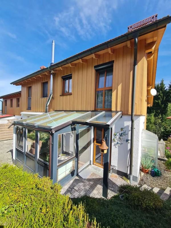 Immobilie in Sankt Oswald-Riedlhütte - Ankommen und Wohlfühlen!
Tolle Eigentumswohnung im Reihenhausstil. 
Top gepflegt und in schöner La - Bild 2