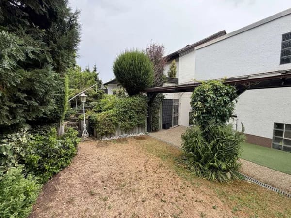 Immobilie in Reinheim - Außergewöhnlicher Bungalow mit repräsentativen Wohnbereichen und gepflegter Außenanlage - Bild 2
