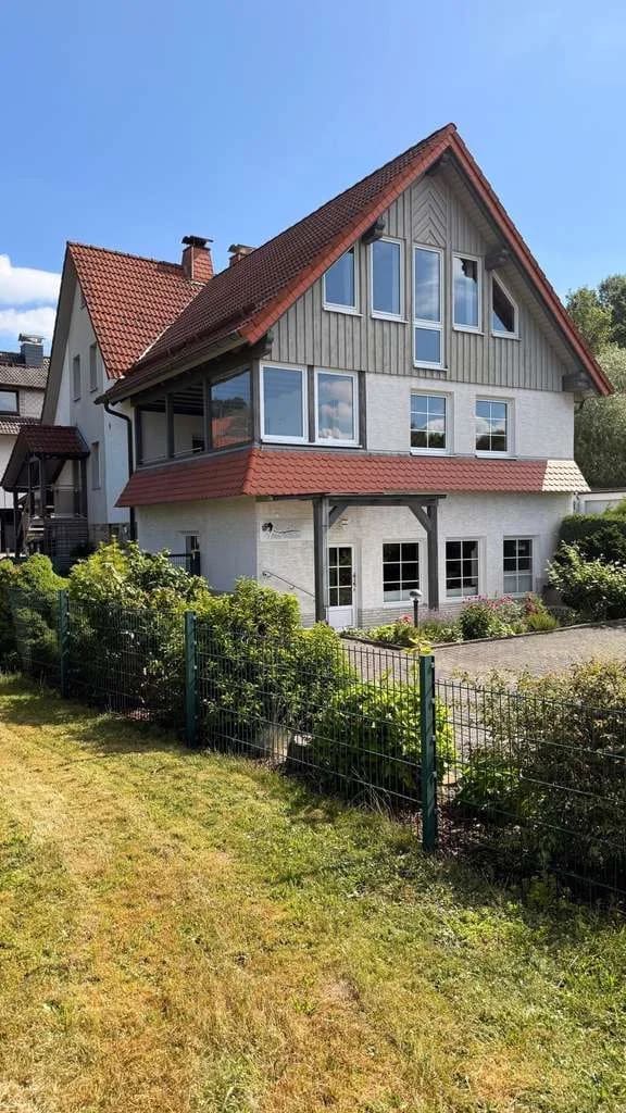 Immobilie in Hessisch Lichtenau - Wohnen und Arbeiten perfekt verbinden – großzügiges Einfamilienhaus mit separater Gewerbeeinheit - Bild 0