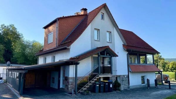 Immobilie in Hessisch Lichtenau - Wohnen und Arbeiten perfekt verbinden – großzügiges Einfamilienhaus mit separater Gewerbeeinheit - Bild 1