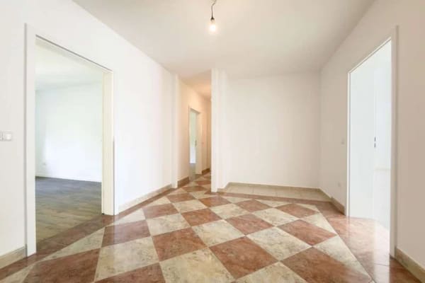 Immobilie in Feldafing - Nur wenige Schritte zum Starnberger See – 3-Zimmer-Wohnung mit großer Loggia in Feldafing - Bild 1
