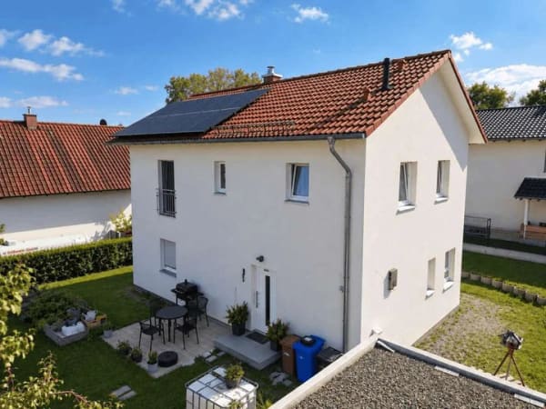 Immobilie in Künzing - Einfamilienhaus mit 5 Zimmern, PV-Anlage und Garage in Künzing - Bild 0