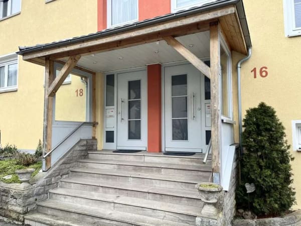 Immobilie in Lauda-Königshofen - Gleich zwei Doppelhaushälften auf großzügigen Grundstück mit vielseitigem Nutzungspotenzial - Bild 2