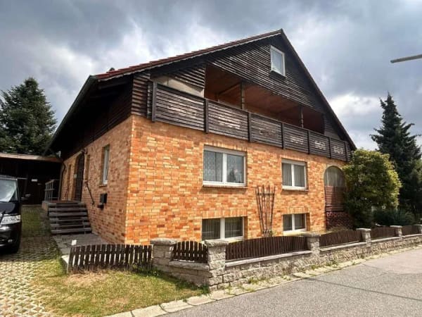 Immobilie in Floß - Wohnen und vermieten in ruhiger Lage - großzügiges Wohnhaus mit zwei separaten Wohnungen + 2 Garagen - Bild 0