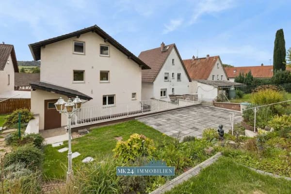 Immobilie in Staufenberg - Vielfalt unter einem Dach – Gepflegtes Dreifamilienhaus mit Gewerbeeinheit, Garten & Doppelgarage - Bild 4
