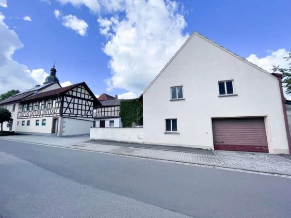 Immobilie in Bundorf - Mehrfamilienhaus mit 5 Wohneinheiten, Scheune, PV-Anlage in Bundorf - Bild 1
