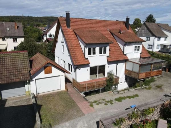 Immobilie in Öhningen - Einfamilienhaus (Doppelhaushälfte) mit Einliegerwohnung und Garage - Öhningen / Höri - Bild 0