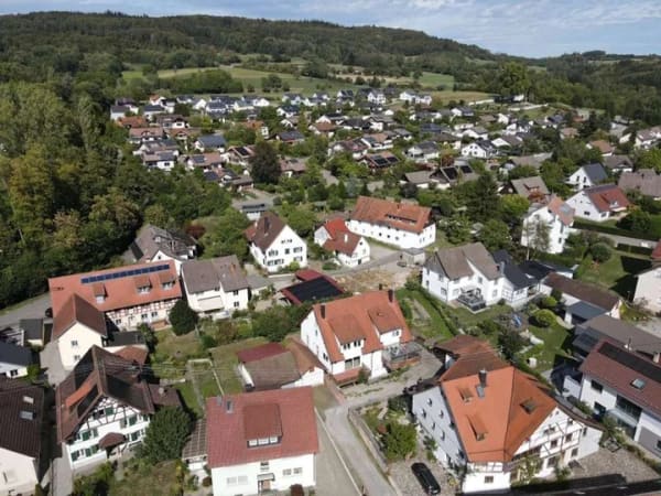 Immobilie in Öhningen - Einfamilienhaus (Doppelhaushälfte) mit Einliegerwohnung und Garage - Öhningen / Höri - Bild 3