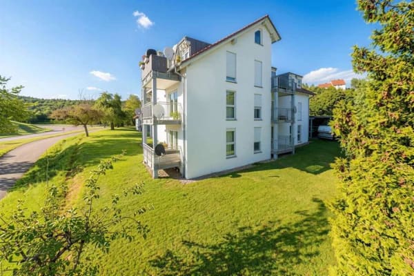 Immobilie in Aach - Bezugsfreie 3,5-Zimmer-Erdgeschosswohnung mit Balkon und Carport in Ortsrandlage von Aach - Bild 1