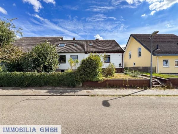 Immobilie in Zweibrücken - AM GALGENBERG - Renovierungsbedürftige DHH in guter Lage von Zweibrücken (Stadt) - Bild 1