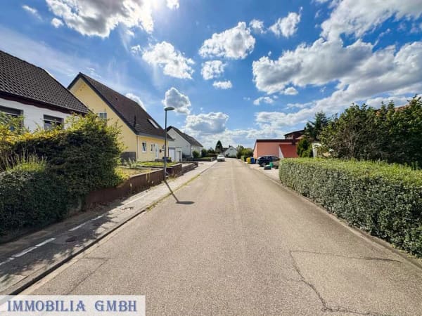 Immobilie in Zweibrücken - AM GALGENBERG - Renovierungsbedürftige DHH in guter Lage von Zweibrücken (Stadt) - Bild 2