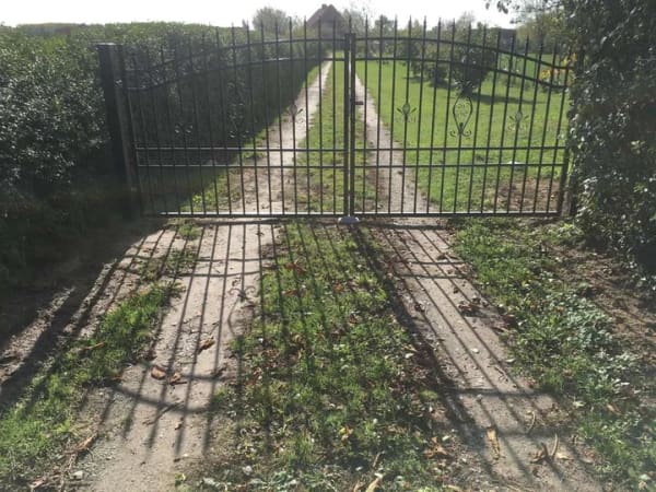 Immobilie in Spantekow - Bauernhaus mit 6399 Qudratmeter Land mitten auf den Feldern - Bild 1
