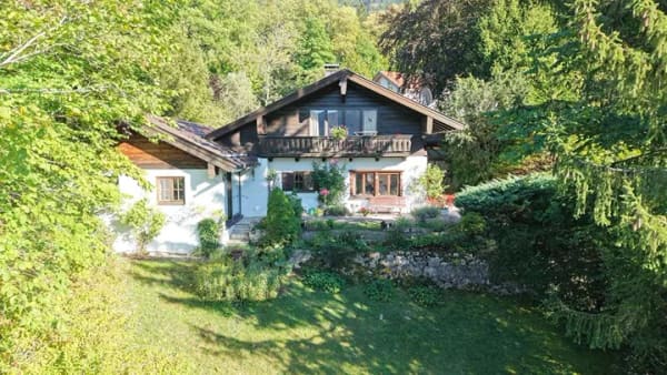 Immobilie in Marquartstein - Landhaus in traumhafter uvbb. Panoramalage auf leichter Anhöhe in Marquartstein - Renovierungsbed. - Bild 0