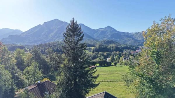 Immobilie in Marquartstein - Landhaus in traumhafter uvbb. Panoramalage auf leichter Anhöhe in Marquartstein - Renovierungsbed. - Bild 2