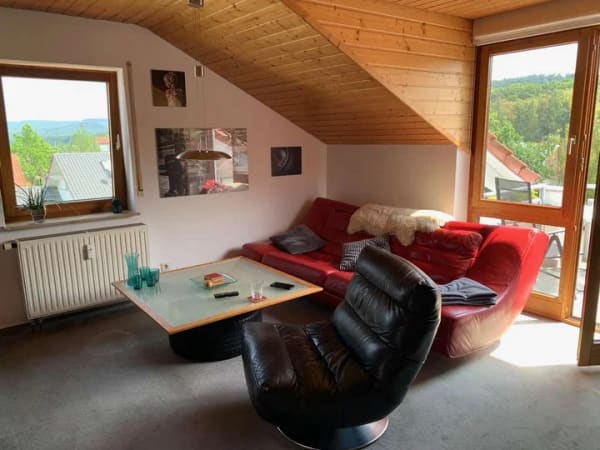 Immobilie in Reutlingen - Top-Gelegenheit: Sonnige DG-Wohnung mit zwei Balkonen (provisionsfrei) - Bild 2