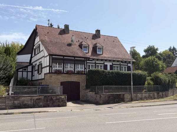 Immobilie in Bodelshausen -  Vielfältig nutzbares Einfamilienhaus in exponierter Lage von Bodelshausen  - Bild 0