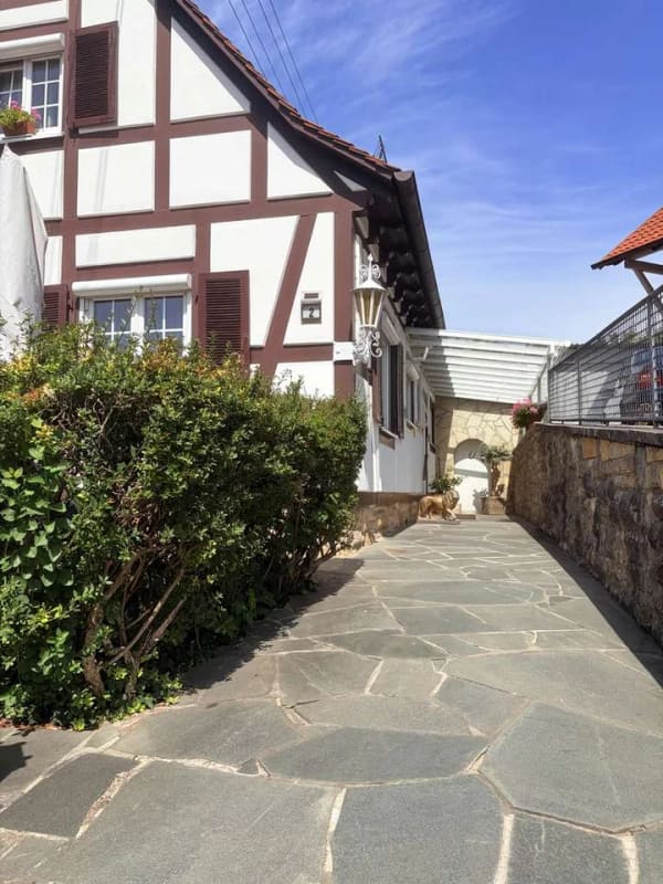 Immobilie in Bodelshausen -  Vielfältig nutzbares Einfamilienhaus in exponierter Lage von Bodelshausen  - Bild 1