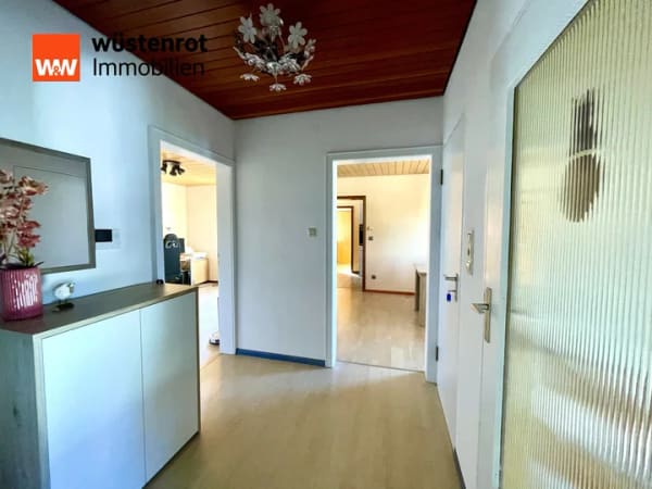 Immobilie in Ötigheim - ZWEIFAMILIENHAUS MIT FLEXIBLER NUTZUNG: 2 Etagen mit 6 Zimmer, KFZ-Stellplätze, sehr ruhige Lage* - Bild 0