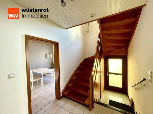 Immobilie in Ötigheim - ZWEIFAMILIENHAUS MIT FLEXIBLER NUTZUNG: 2 Etagen mit 6 Zimmer, KFZ-Stellplätze, sehr ruhige Lage* - Bild 3