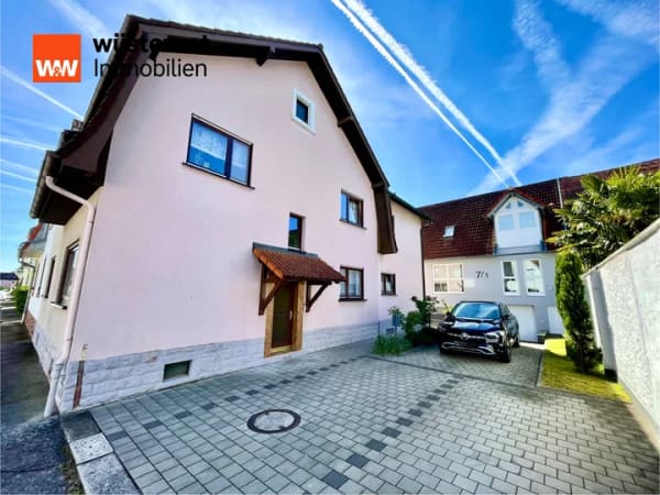 Immobilie in Ötigheim - *ZWEI SCHÖNE HÄUSER auf einem Grundstück: Mit Terrasse, Garten, Balkone, Garage,Stellplätze - Bild 1