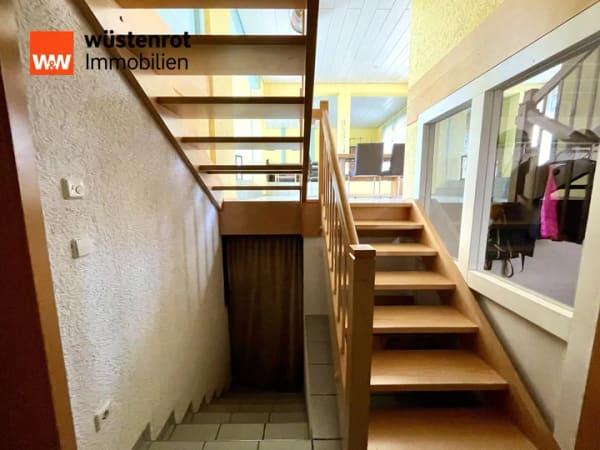 Immobilie in Ötigheim - *ZWEI SCHÖNE HÄUSER auf einem Grundstück: Mit Terrasse, Garten, Balkone, Garage,Stellplätze - Bild 4