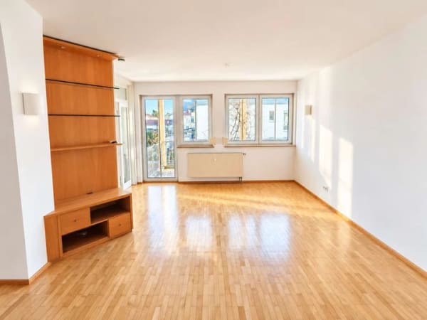 Immobilie in Aschheim - Bezugsfreie helle 3-Zimmer-Wohnung mit Balkon, Hobbyraum und zwei Stellplätzen - Bild 1