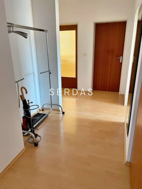 Immobilie in Traunstein - Gepflegte 2-Zimmer-Kapitalanlage mit Südbalkon und Einzelgarage - Bild 2