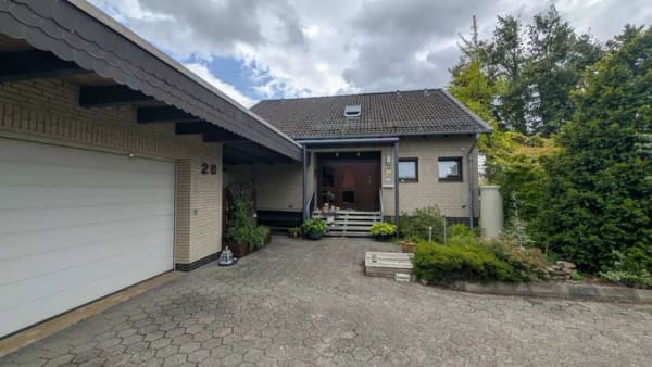 Immobilie in Cremlingen - Großzügiges Einfamilienhaus mit Wintergarten und Kamin in ruhiger Lage von Cremlingen-Schandelah - Bild 2
