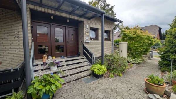 Immobilie in Cremlingen - Großzügiges Einfamilienhaus mit Wintergarten und Kamin in ruhiger Lage von Cremlingen-Schandelah - Bild 3