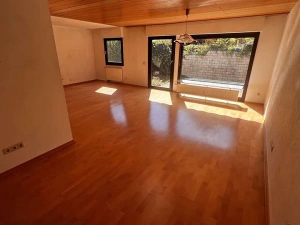Immobilie in Neuenstadt am Kocher - Charmantes Einfamilienhaus mit Traumterrasse und viel Potenzial - Bild 3