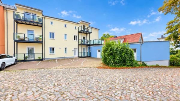 Immobilie in Altefähr - Kapitalanlage mit ca. 9 % Soll-Rendite! 6 modernisierte Wohnungen im Seebad Altefähr - Rügen! - Bild 1