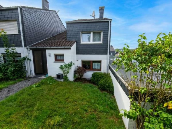 Immobilie in Meinerzhagen - VR Immo: Gemütliches Einfamilienhaus mit Garage - Bild 1