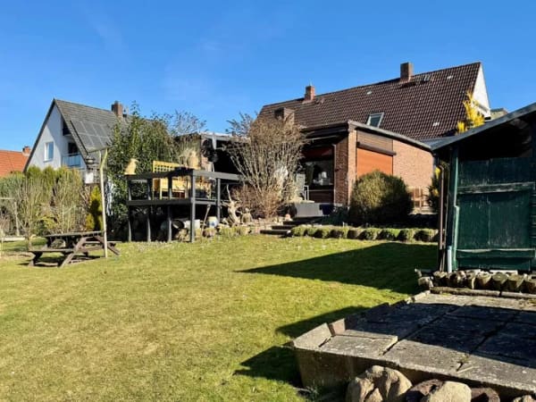 Immobilie in Eutin - Zum FESTPREIS ohne Käufercourtage! Charmante Immobilie auf großem Grundstück am See - Bild 3