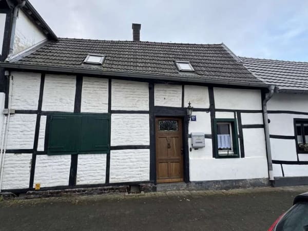 Immobilie in Bedburg - ZWANGSVERSTEIGERUNG: Einfamilienhaus im historischen Denkmalbereich von Alt-Kaster - Bild 0