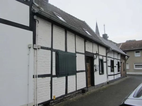 Immobilie in Bedburg - ZWANGSVERSTEIGERUNG: Einfamilienhaus im historischen Denkmalbereich von Alt-Kaster - Bild 1