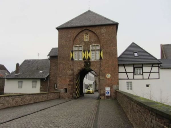 Immobilie in Bedburg - ZWANGSVERSTEIGERUNG: Einfamilienhaus im historischen Denkmalbereich von Alt-Kaster - Bild 3