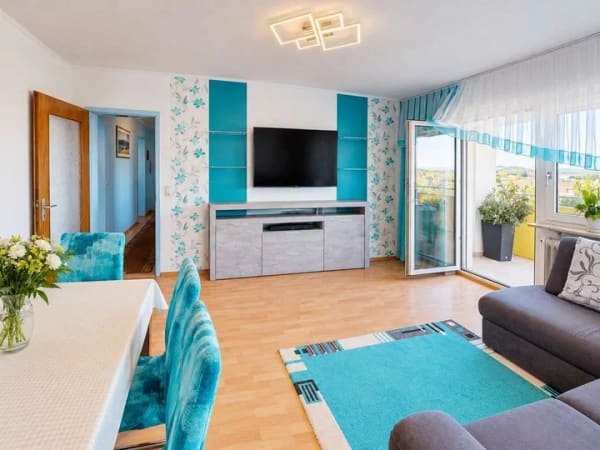 Immobilie in Oberkirch - Ruhige 3-Zimmer-Wohnung mit 2 Balkonen und Garage in Oberkirch - Bild 2
