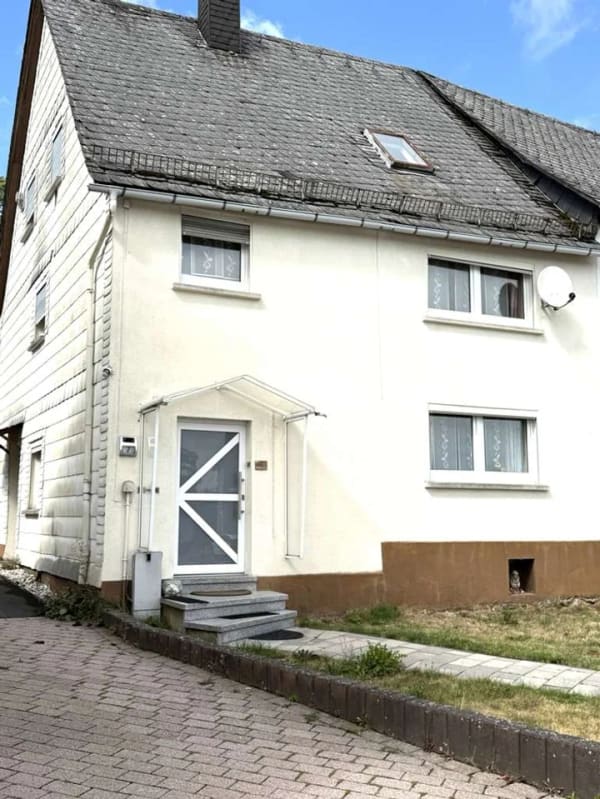 Immobilie in Greifenstein - ++++ WER HAT SCHON EINEN BURGBLICK ? ++++
         Das ideale Haus für die kleine Familie ! - Bild 0