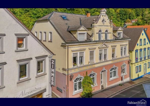 Immobilie in Bad Berneck im Fichtelgebirge - Kapitalanlage mit 9 % Rendite und Sonder AfA! Renovierte Erdgeschosswohnung in Bad Berneck - Bild 0