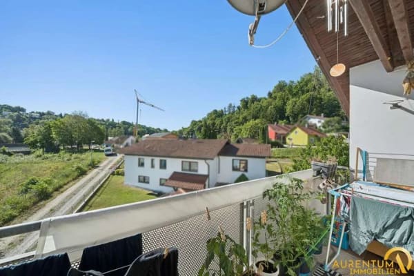 Immobilie in Landau an der Isar - 4,3 % Rendite: Gepflegtes 1-Zi.-Appartement mit großzügigen Balkon, Wohnraumbelüftung, neue Fenster - Bild 0