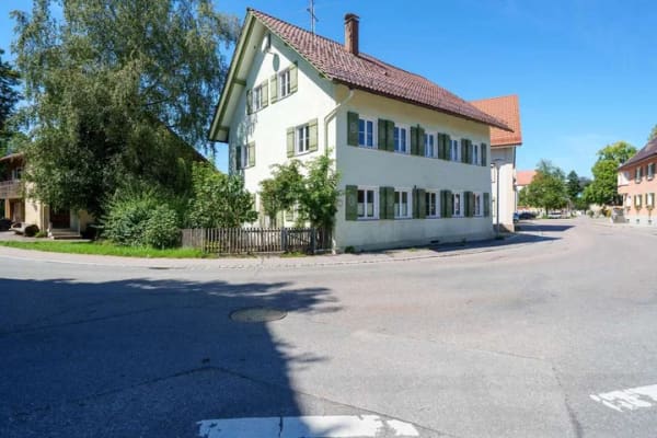 Immobilie in Argenbühl - Einfamilienhaus mit zwei Wohnungen und rund 184 m² Wohnfläche – ideal für Handwerker und kreati - Bild 0